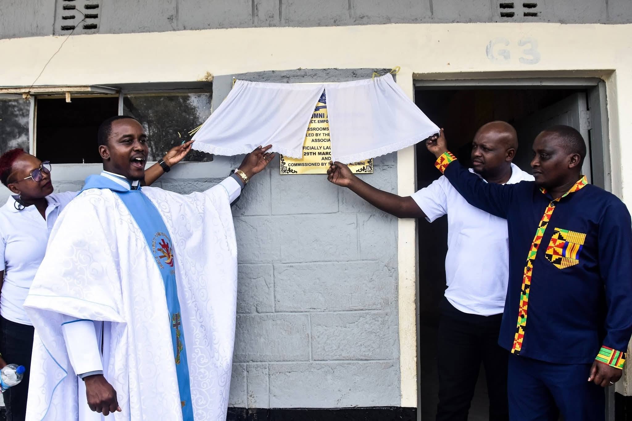 Unveiling the commissioning plaque, 29th March 2025